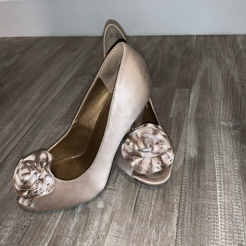 Heels - Picture 2 of 3